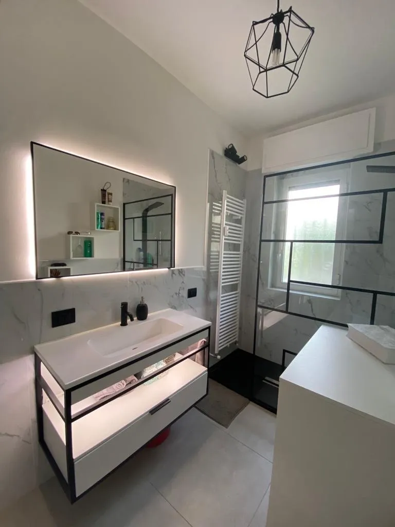 Bathroom in apartment in Sanremo in Strada Bonmoschetto