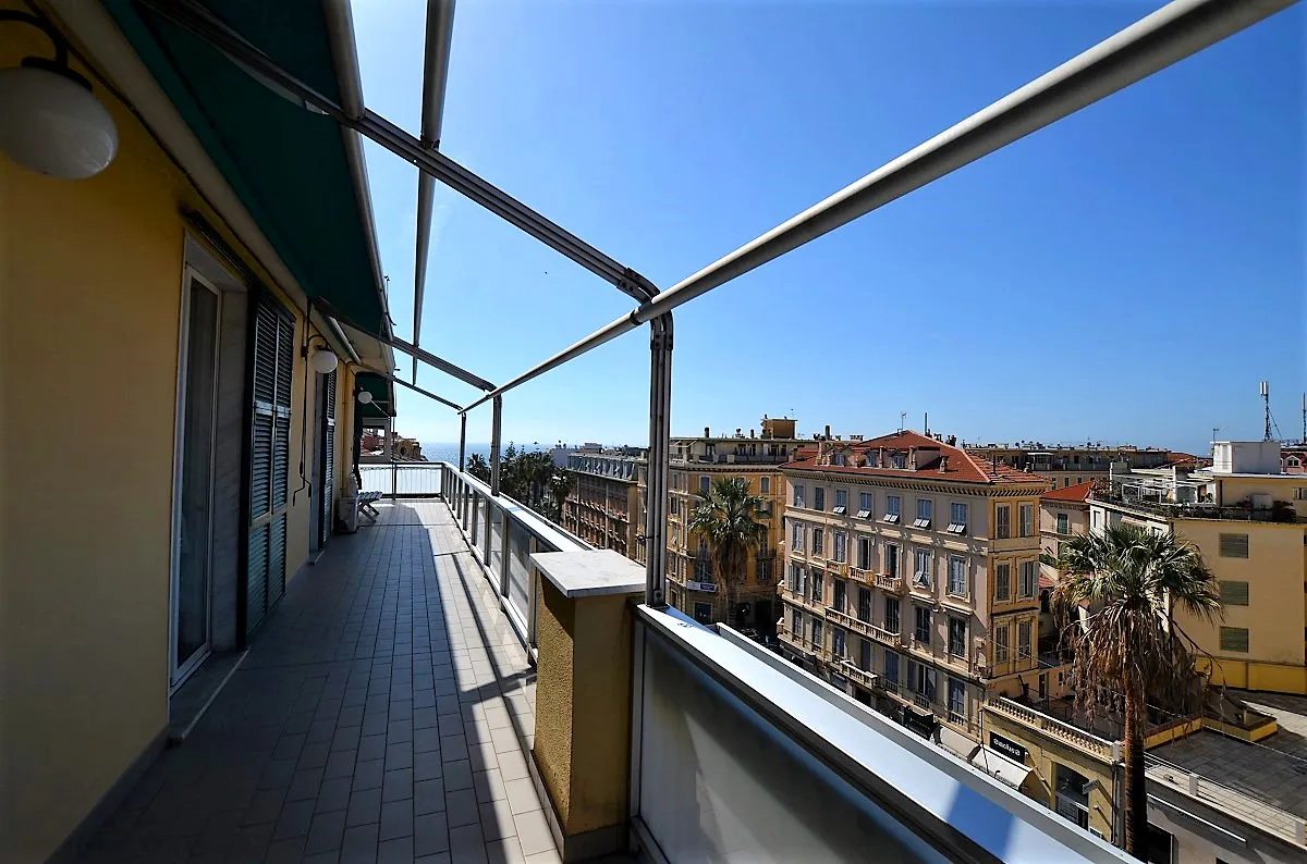 Balcone in three-room apartment in Sanremo, Via Matteotti