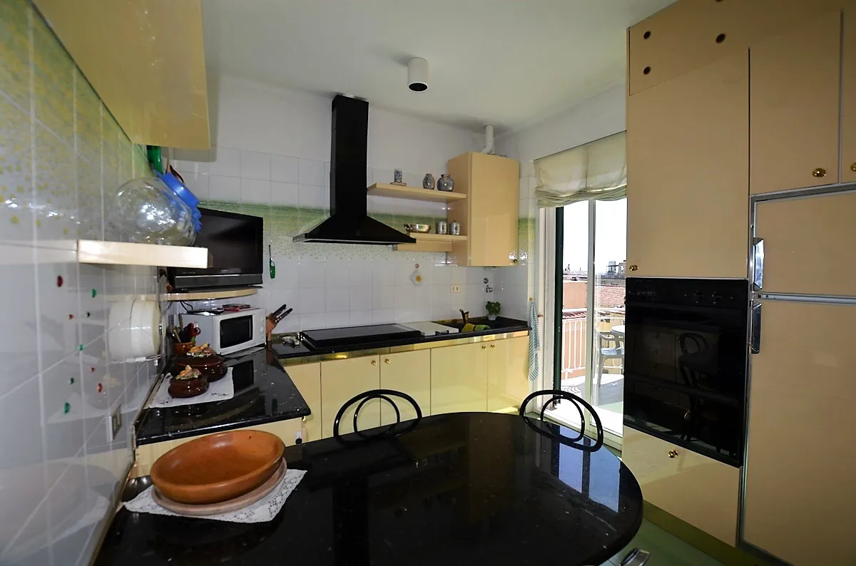 Kitchen in three-room apartment in Sanremo, Via Matteotti