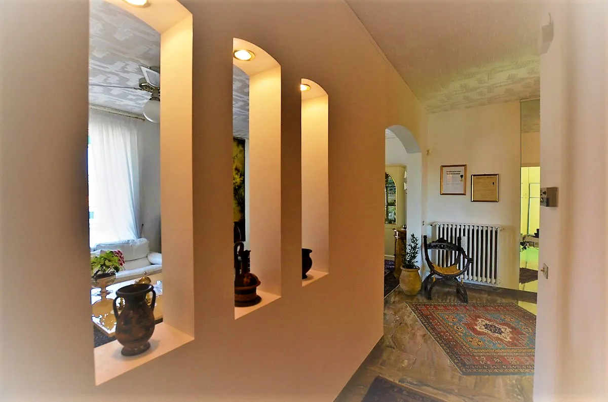 Hallway in three-room apartment in Sanremo, Via Matteotti