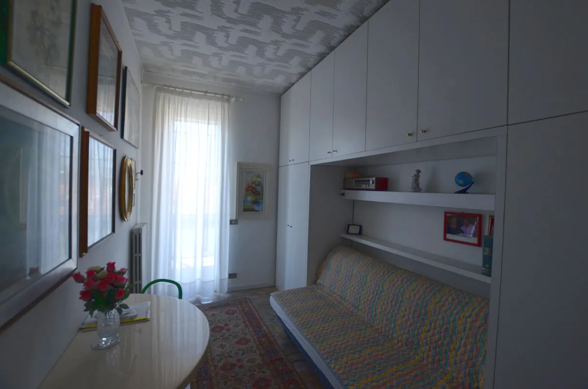 Bedroom in three-room apartment in Sanremo, Via Matteotti