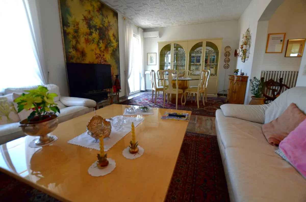 Guest room in three-room apartment in Sanremo, Via Matteotti