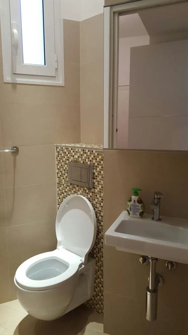 Toilet in apartament in Sanremo in Beatrice Pertile Sanremo