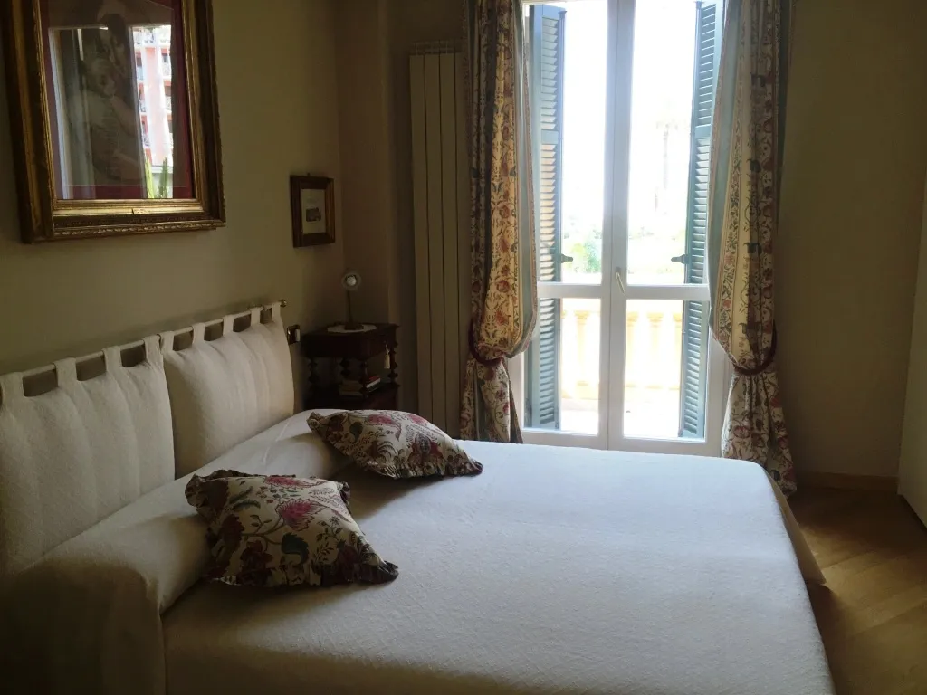 Bedroom in apartment in Sanremo in villa Mafalda