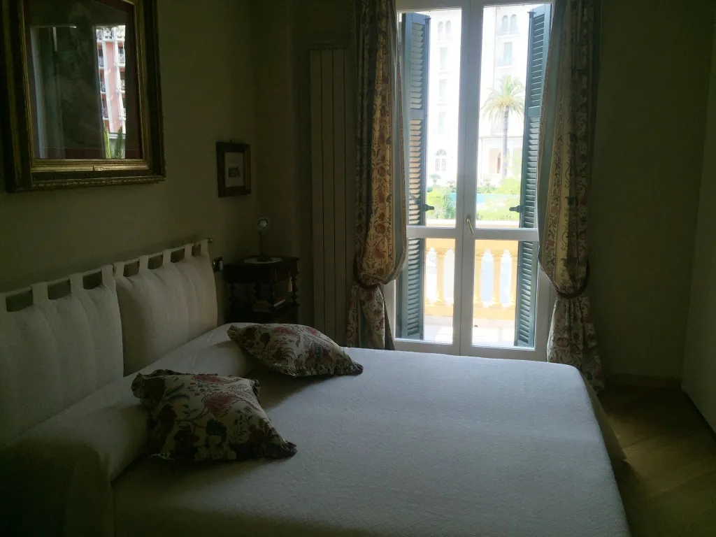 Bedroom in apartment in Sanremo in villa Mafalda