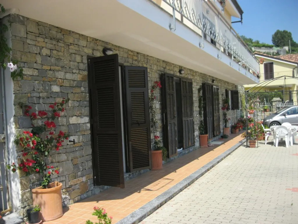 Entrance group in eight-room villa in Sanremo