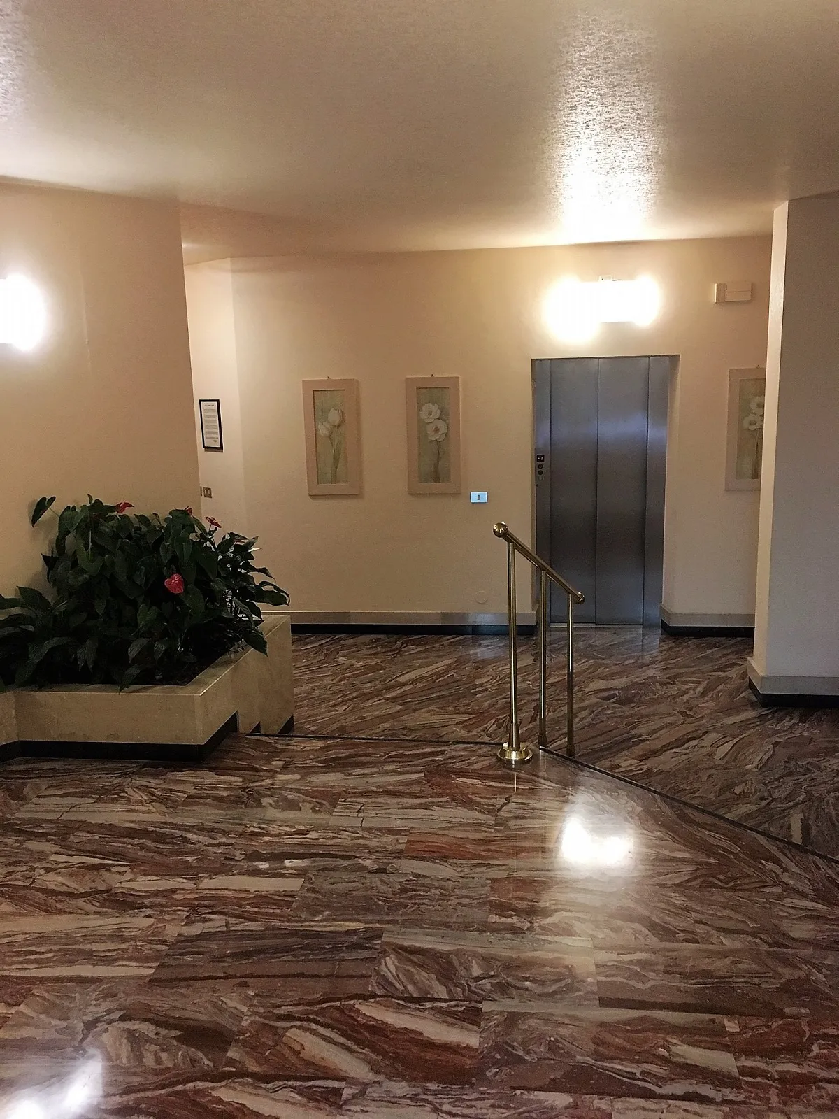 Entrance hall for apartment in Sanremo in Corso Imperatrice