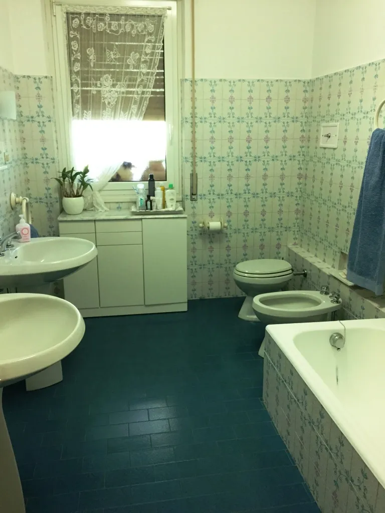 Bathroom in seven-room villa in Sanremo