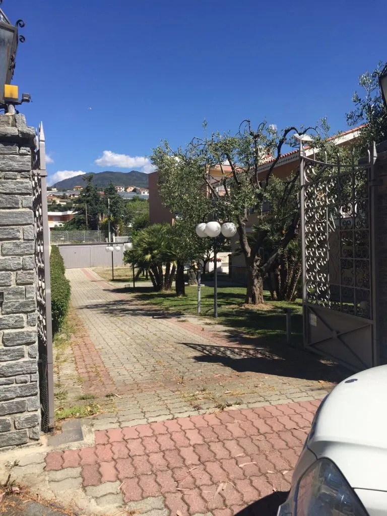 Entrance gates in five-room villa in Sanremo