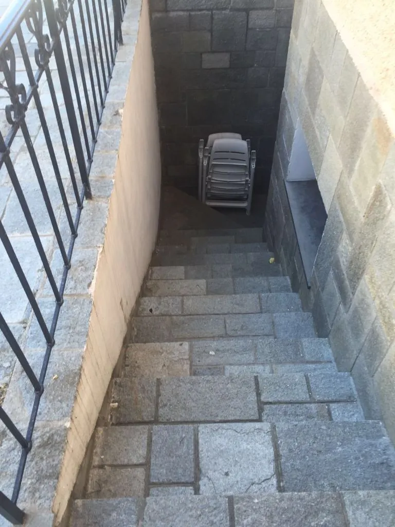 Entry in basement in five-room villa in Sanremo