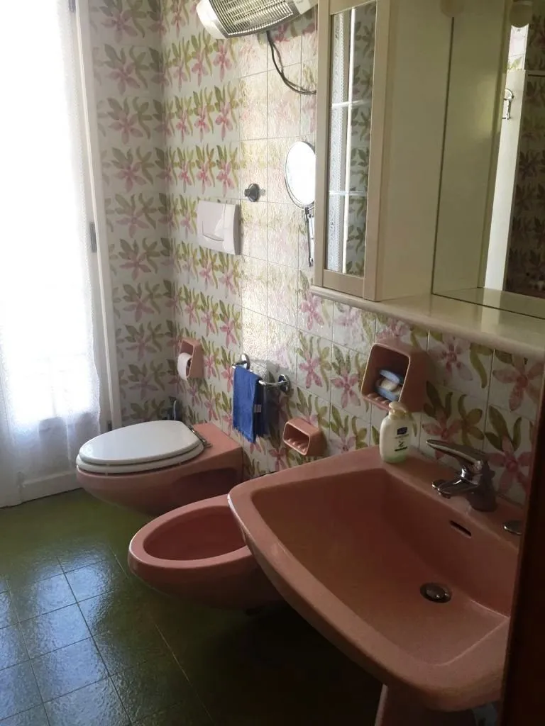 Bathroom in five-room villa in Sanremo