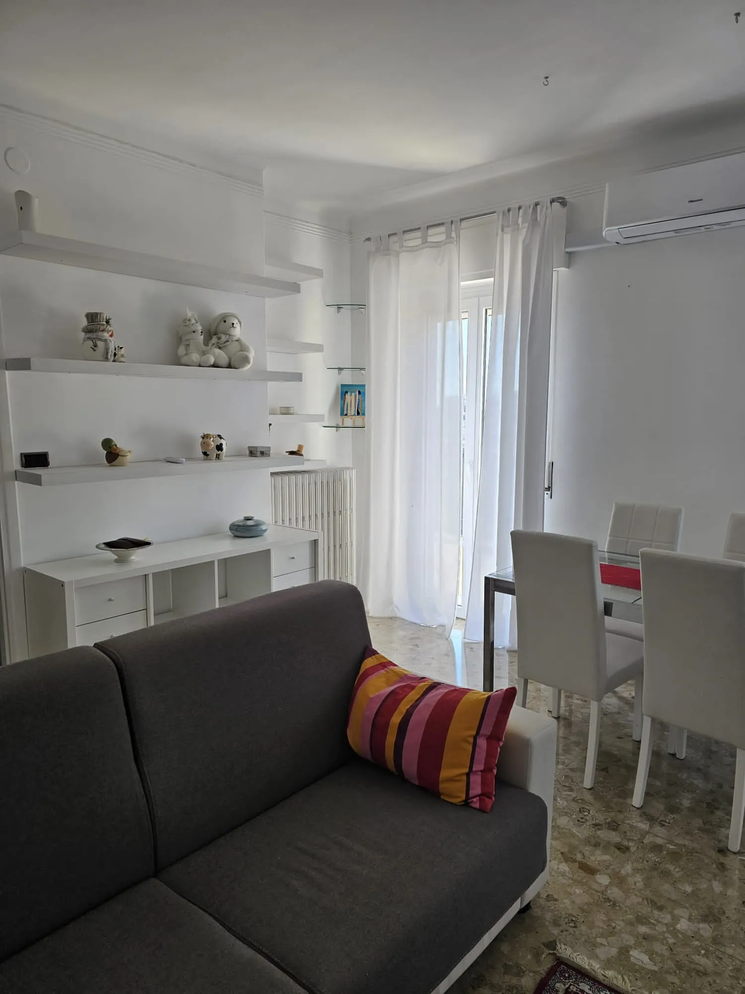 Living room in apartment in Sanremo via Galileo Galilei