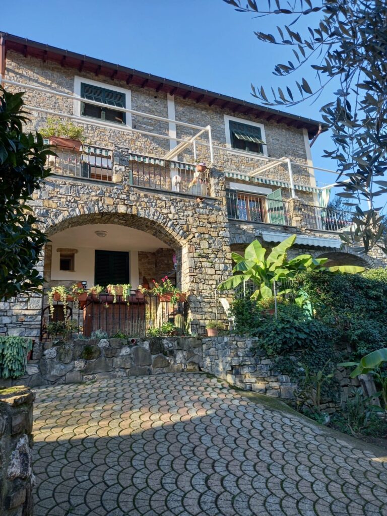 Buy a villa with a panoramic view in Dolceacqua, photo 2