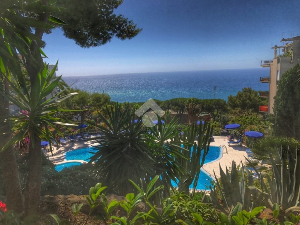 Buy an apartment with sea view, garden and pool in Sanremo, photo 4