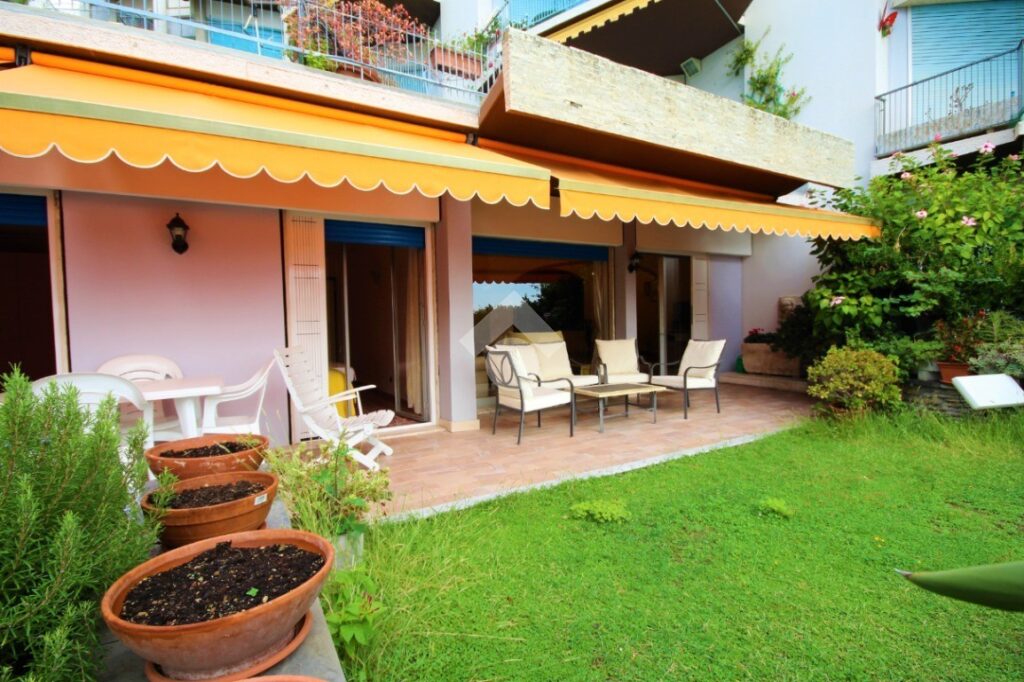 Buy an apartment with sea view, garden and pool in Sanremo, photo 8