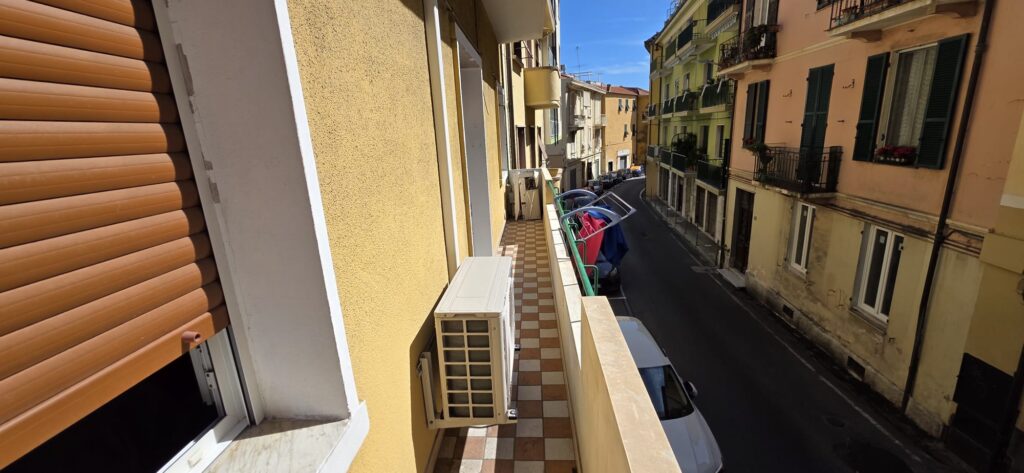 Rent 2-Bedroom Apartment with Parking Space, photo 2