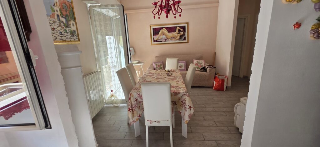 Rent 2-Bedroom Apartment with Parking Space, photo 3