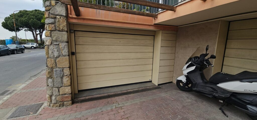 Buy an Apartment with Garage, Balcony and Two Bathrooms in Sanremo, photo 2