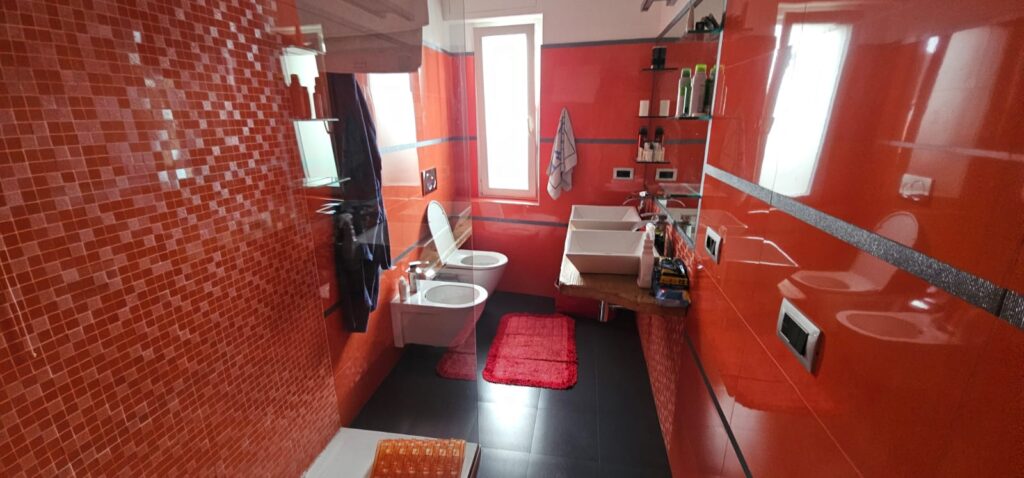 Buy an Apartment with Garage, Balcony and Two Bathrooms in Sanremo, photo 10