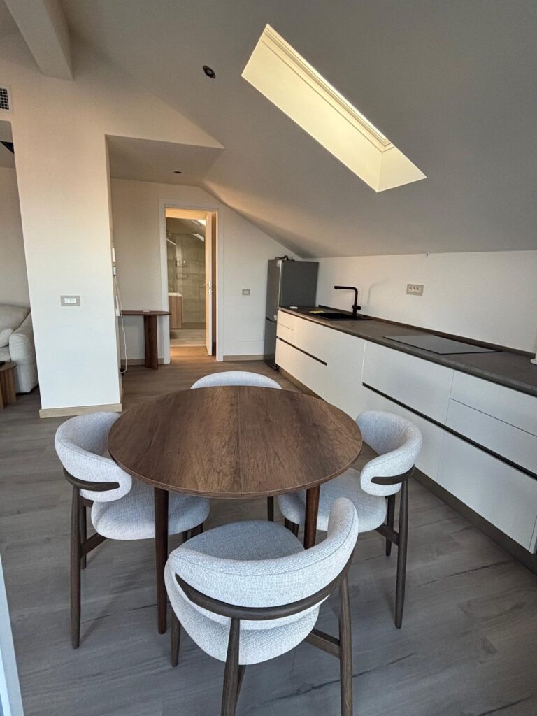 Rent a spacious two-room apartment with a view of the sea, photo 3