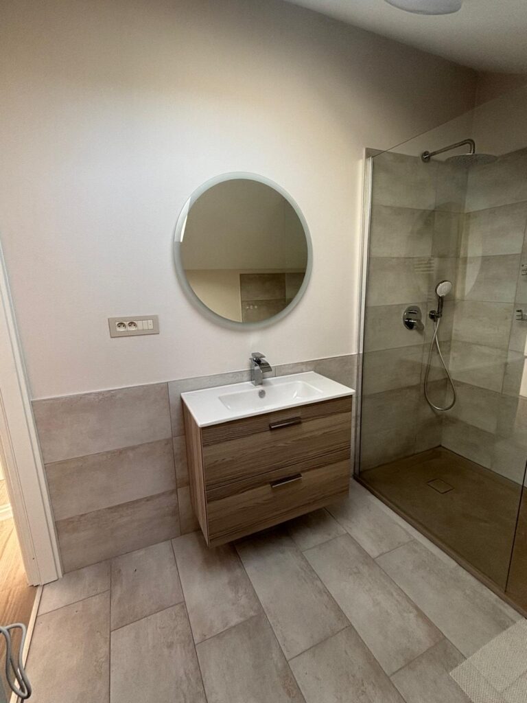 Rent a spacious two-room apartment with a view of the sea, photo 10