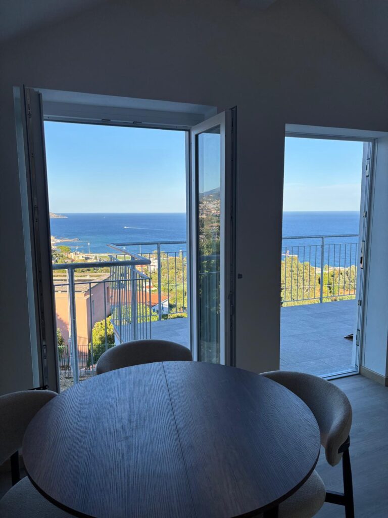 Rent a spacious two-room apartment with a view of the sea, photo 12