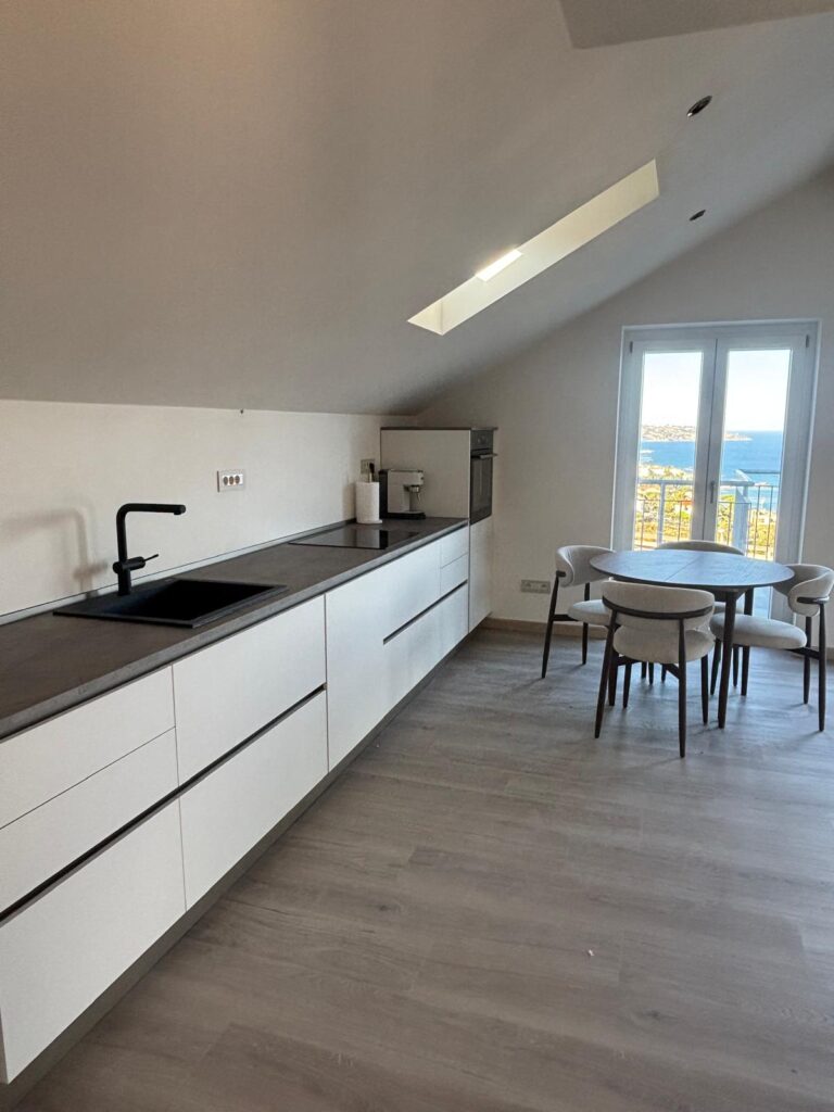 Rent a spacious two-room apartment with a view of the sea, photo 14