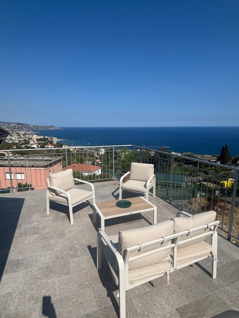 Rent a spacious two-room apartment with a view of the sea, photo 17