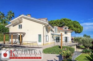 1.	Sanremo – Elegant Prestigious Villa with Swimming Pool and Large Garden, Just a Short Walk From the Sea