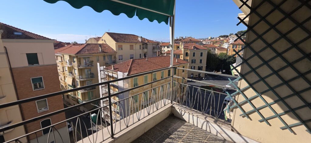 Sanremo – Spacious Apartment for Rent at Corso Cavallotti 23, photo 14